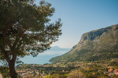 Maratea küçük sokakları ve panoramik manzaralar