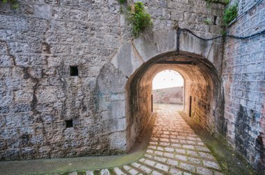 Maratea küçük sokakları ve panoramik manzaralar