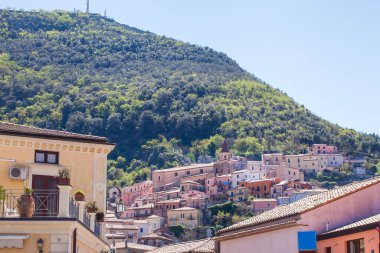 Maratea küçük sokakları ve panoramik manzaralar