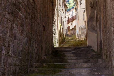 Maratea küçük sokakları ve panoramik manzaralar