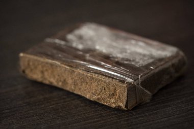 haşhaş çubuğu satışa hazır.