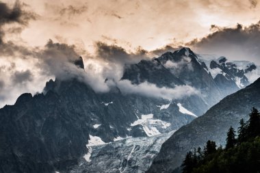 Mont Blanc 'ta kötü hava var.