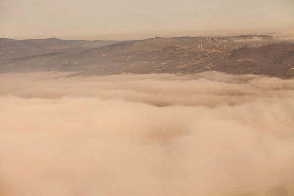 Bewölkter Himmel Und Schlechtes Wetter Mit Nebel Über Dem Himmel — Stockfoto