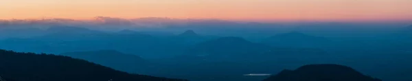 夕日の山頂からの眺め — ストック写真