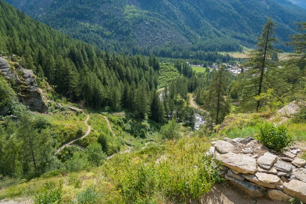 Bergwandelpad Alpendalen — Stockfoto