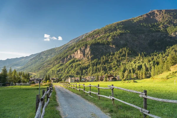 Bergwandelpad Alpendalen — Stockfoto