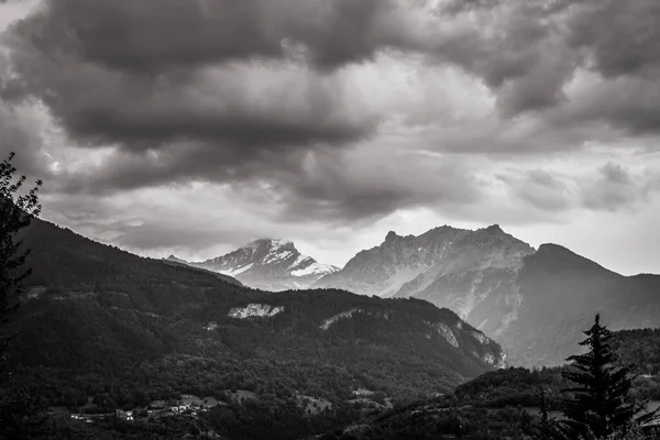 Alpler Tepeleri Kötü Hava — Stok fotoğraf