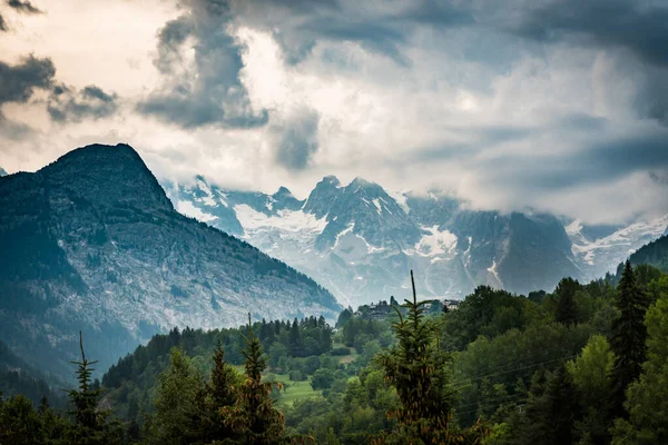 Toppen Van Alpen Met Slecht Weer — Stockfoto