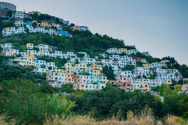 地中海沿岸の観光村 — ストック写真