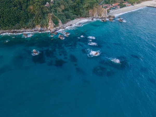 Foto Udara Dari Tebing Tropea Dan Air Biru Transparan — Stok Foto