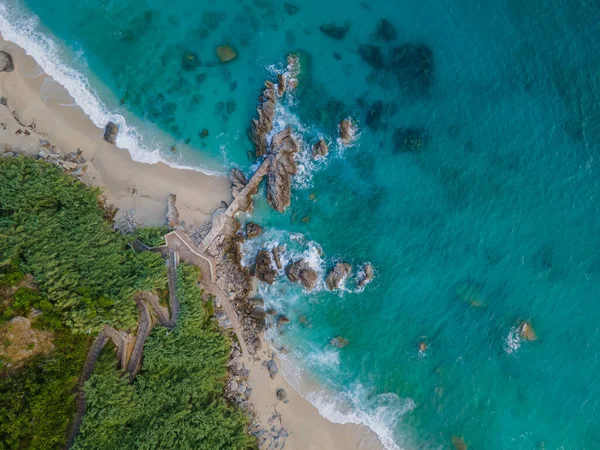 Luftaufnahme Der Klippe Von Tropea Und Des Transparenten Blauen Wassers — Stockfoto