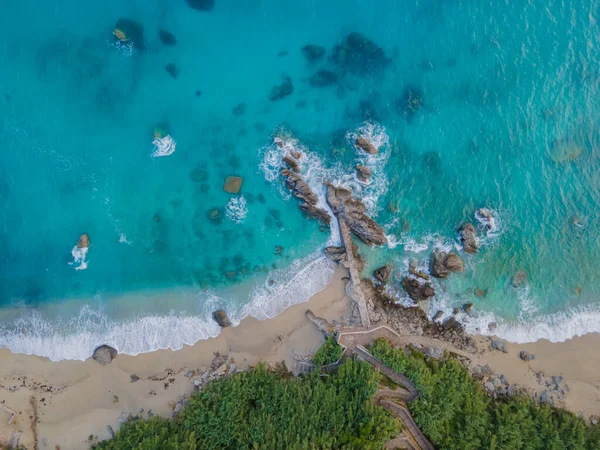 Foto Udara Dari Tebing Tropea Dan Air Biru Transparan — Stok Foto