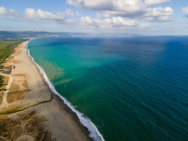 意大利Tyrhenian海岸被无人驾驶飞机拍摄 海滩被航空摄影 — 图库照片
