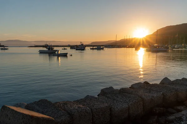 Boote Legen Pier Und Seascape Bei Sonnenuntergang — Stockfoto