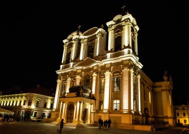 İnanılmaz Romanya - Timisoara - Aziz George Romano-Katolik Kubbesi, Birlik Meydanı