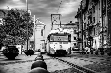 İnanılmaz Romanya - Timisoara - Özgürlük Meydanı 'ndaki eski tramvay