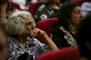 Vatandaşlar, Cumhuriyet Halk Partisi 'nin bölge kongresine büyük oranda katıldı.