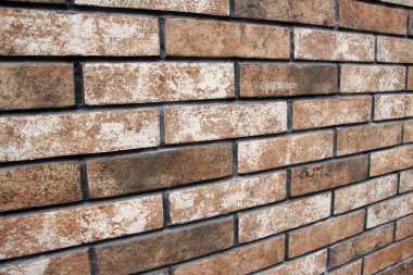 Bir tuğla duvarın dekoratif bir parçası.