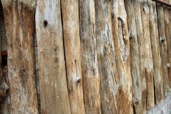 Prosty Drewniany Płot Jest Korzystny Ekonomicznie — Zdjęcie stockowe