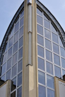 Metal-plastik pencereleri dışarıdan görüntüle ve tasarla