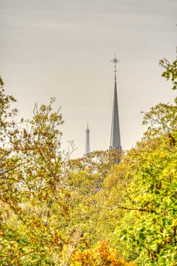 Pre Lachaise manzarası Paris 'te bir mezarlıktır. Resmi adı Doğu Mezarlığı. Burası Fransız başkentindeki en büyük mezarlık..
