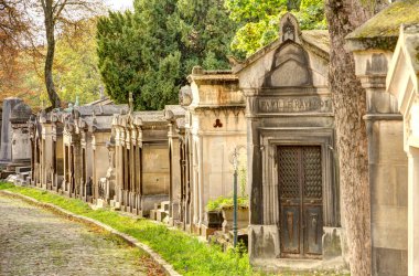 Pre Lachaise manzarası Paris 'te bir mezarlıktır. Resmi adı Doğu Mezarlığı. Burası Fransız başkentindeki en büyük mezarlık..