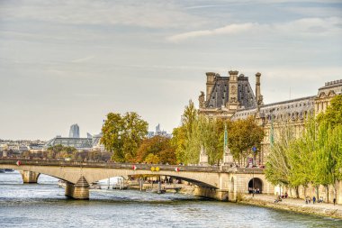 Paris, Fransa - Kasım 2022: Sonbaharda tarihi simgeler, HDR Görüntü