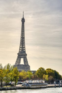 Paris, Fransa - Kasım 2022: Sonbaharda tarihi simgeler, HDR Görüntü