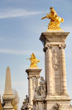 Paris, Fransa - Kasım 2022: Sonbaharda tarihi simgeler, HDR Görüntü