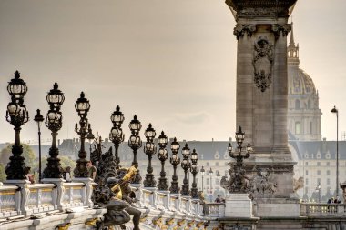 Paris, Fransa - Kasım 2022: Sonbaharda tarihi simgeler, HDR Görüntü