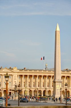 Paris, Fransa - Kasım 2022: Sonbaharda tarihi simgeler, HDR Görüntü