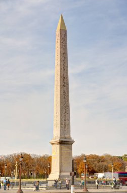 Paris, Fransa - Kasım 2022: Sonbaharda tarihi simgeler, HDR Görüntü