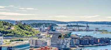 Oslo, Norveç - Temmuz 2022: Yaz mevsiminde şehir ve binaların manzarası çok güzel, HDR Image