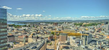 Oslo, Norveç - Temmuz 2022: Yaz mevsiminde şehir ve binaların manzarası çok güzel, HDR Image
