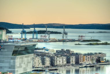 Oslo, Norveç - Temmuz 2022: Yaz mevsiminde şehir ve binaların manzarası çok güzel, HDR Image