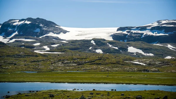 夏季挪威危险高原国家公园的山湖美景 — 图库照片