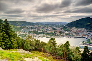 Bergen, Norrway - Ağustos 2022: Yaz mevsimi, HDR İmaj Tarihi Sanayi