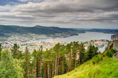 Bergen, Norrway - Ağustos 2022: Yaz mevsimi, HDR İmaj Tarihi Sanayi