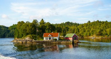 Norveç 'te yaz mevsiminde Hardangerfjord' un inanılmaz manzarası