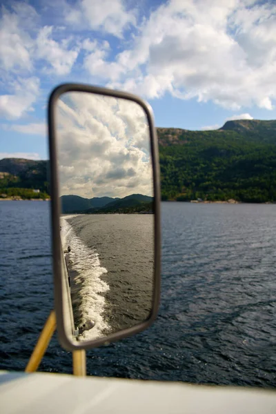 Increíble Vista Hardangerfjord Espejo Barco Noruega —  Fotos de Stock