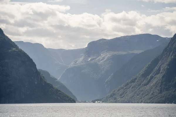 Prachtig Uitzicht Hardangerfjord Noorwegen Natuur Achtergrond — Stockfoto