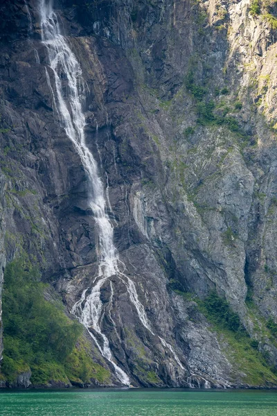 Vista Incrível Sobre Hardangerfjord Com Cachoeira Noruega — Fotografia de Stock