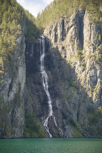 Fantastisk Utsikt Över Hardangerfjord Med Vattenfall Norge — Stockfoto