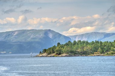 Norveç 'te yaz mevsiminde Hardangerfjord' un inanılmaz manzarası