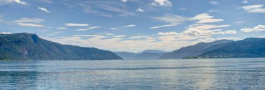 Norveç 'te yaz mevsiminde Hardangerfjord' un inanılmaz manzarası