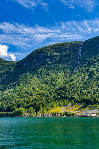 Increíble Vista Hardangerfjord Con Cascada Noruega — Foto de Stock