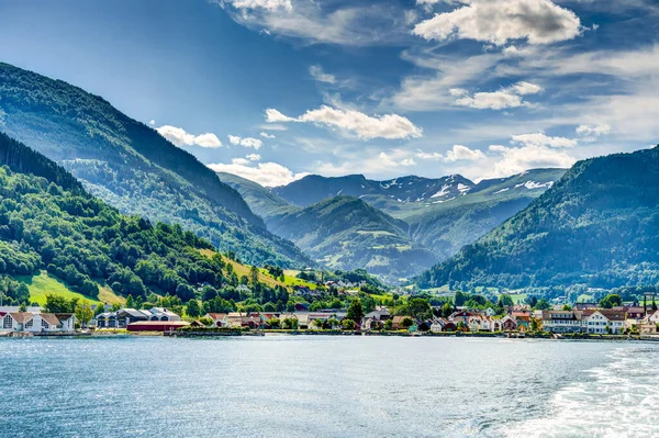 Fantastisk Utsikt Över Hardangerfjord Med Hus Norge Sommaren — Stockfoto