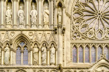 Trondheim, Norveç - Ağustos 2022: Bulutlu havada tarihi kilise