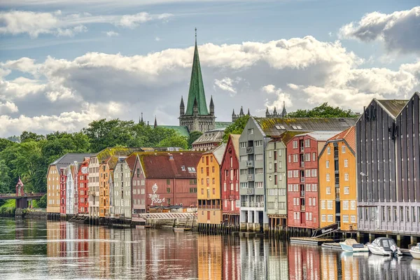 Trondheim Norveç Ağustos 2022 Bulutlu Havada Tarihi Merkez — Stok fotoğraf