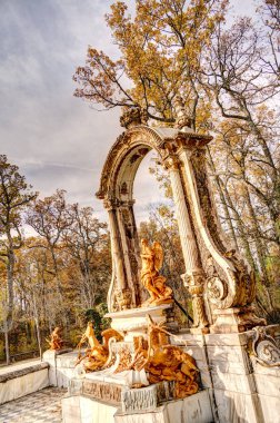 La Granja de San Ildefonso, İspanya - Kasım 2022: Sonbaharda saray ve bahçeler, HDR Image
